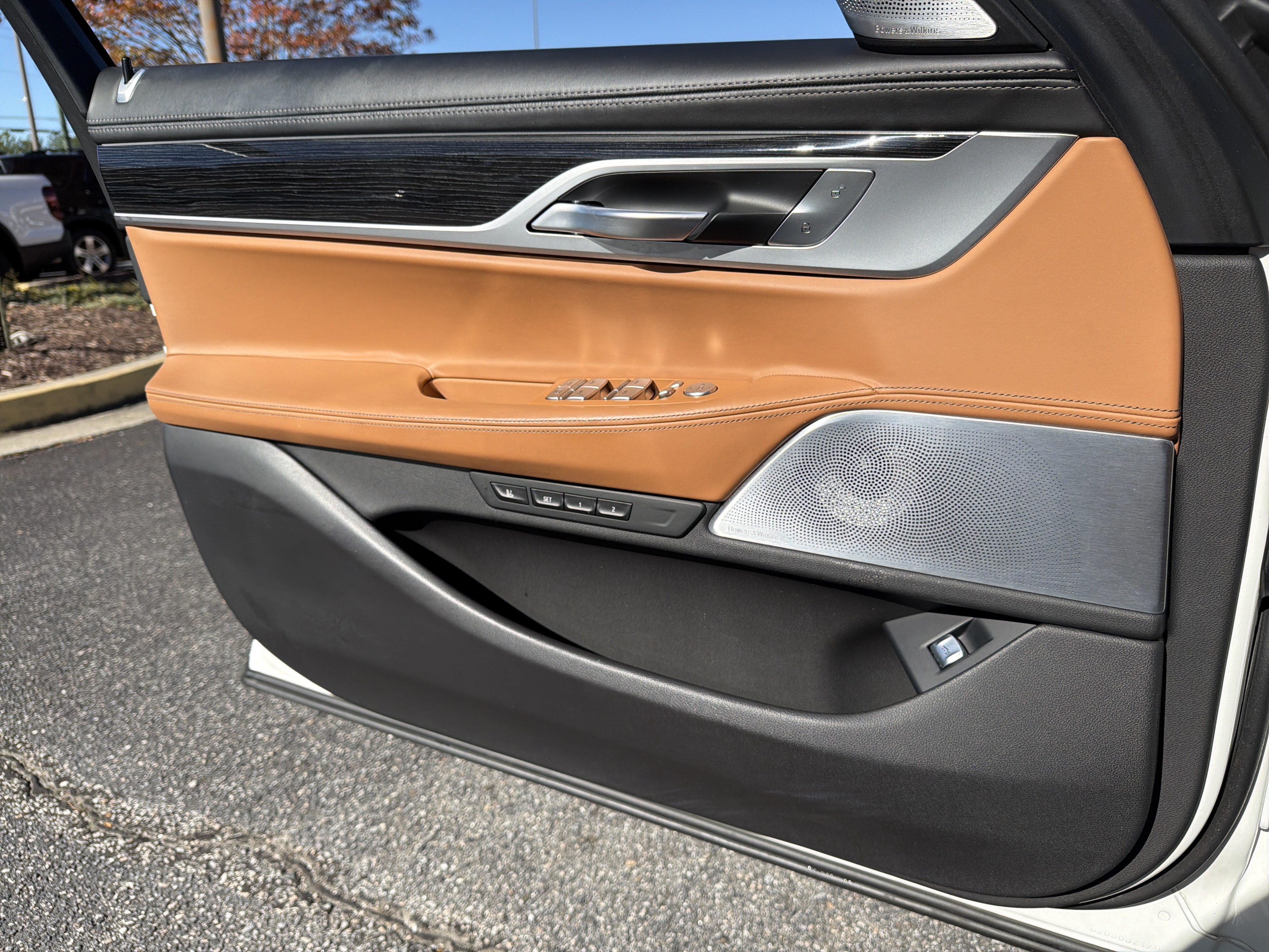 Used 2021 BMW 740i w/ Luxury Rear Seating Package RWD image 14