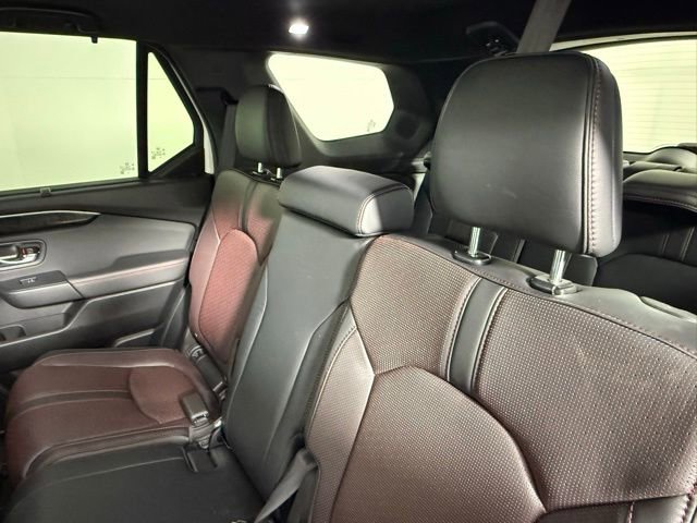Used 2025 Honda Pilot Black Edition image 37