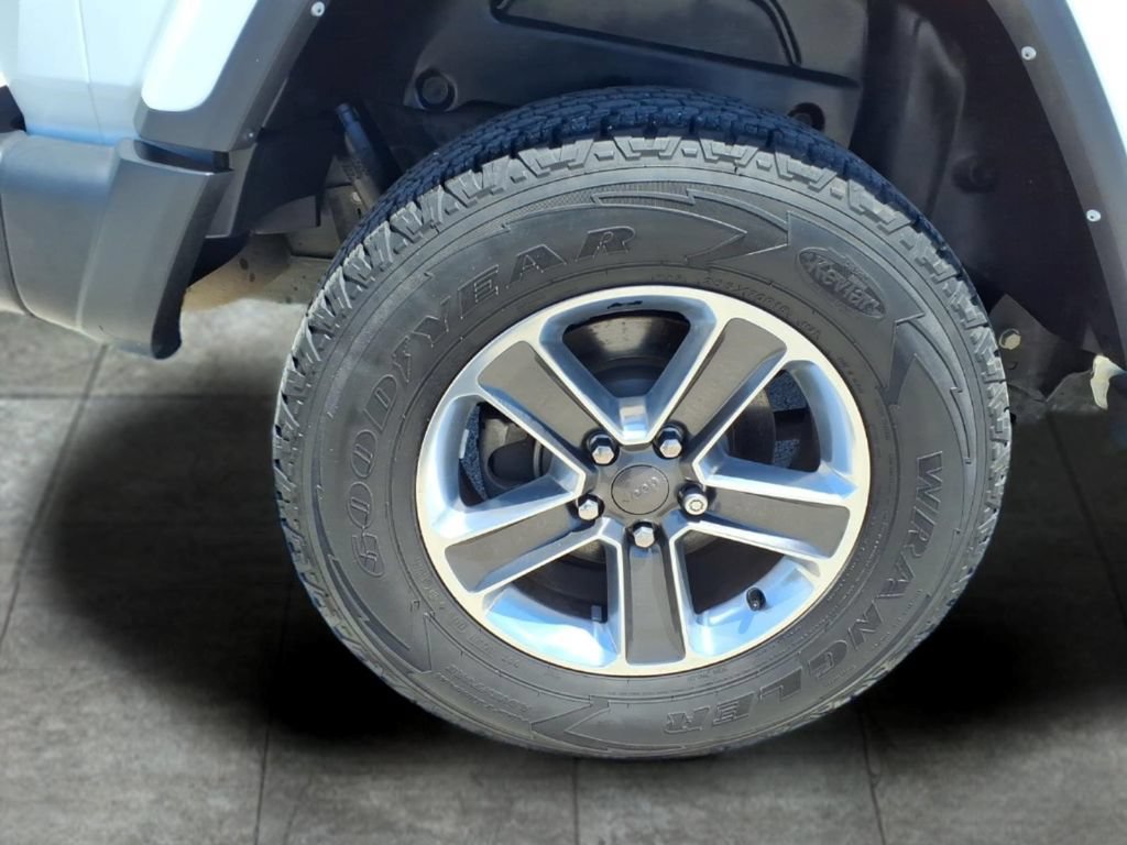 Used 2021 Jeep Wrangler Unlimited Sahara AWD/4WD image 9