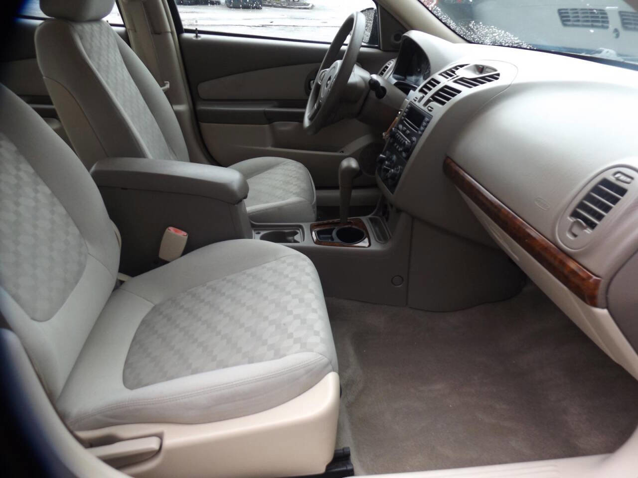 Used 2004 Chevrolet Malibu LS w/ Preferred Equipment Group image 19