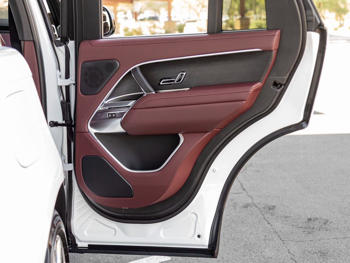 New 2025 Land Rover Range Rover SE image 23