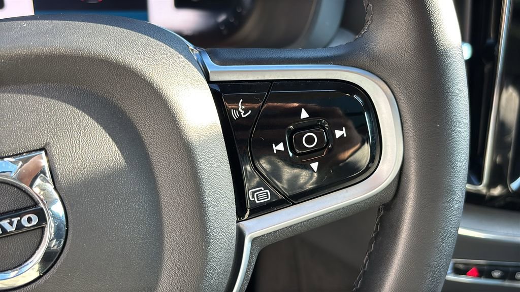 Certified 2025 Volvo XC60 B5 Plus AWD/4WD image 17