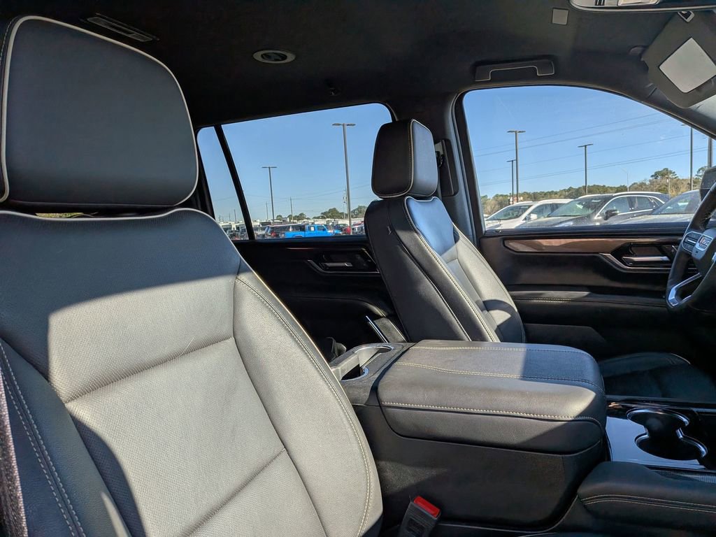 Certified 2025 GMC Yukon XL Elevation image 30