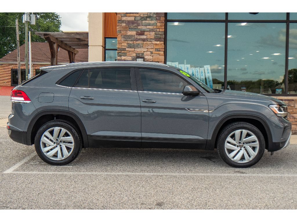 Used 2021 Volkswagen Atlas Cross Sport SE w/ Panoramic Sunroof Package AWD/4WD image 2
