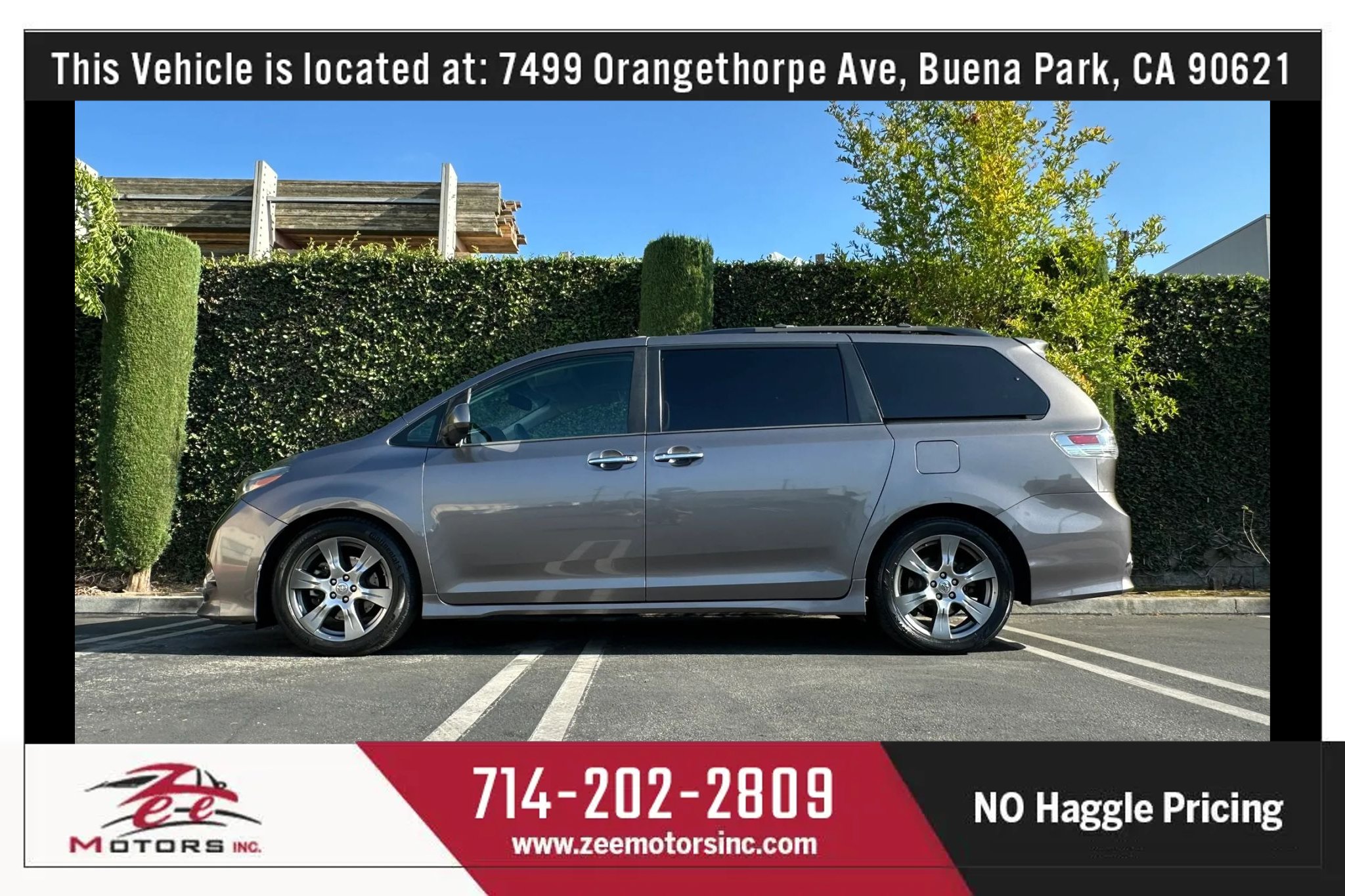 Used 2017 Toyota Sienna SE Premium w/ Cargo Management Package FWD image 11