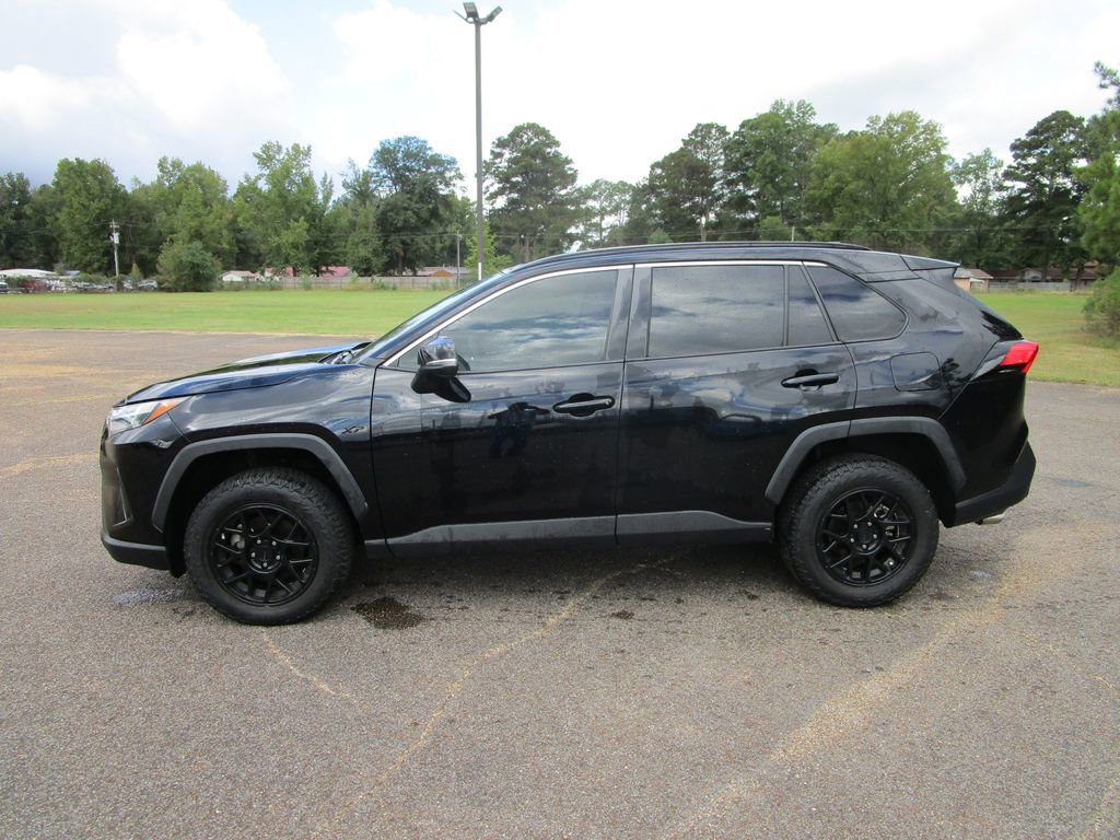 Used 2022 Toyota RAV4 XLE image 2