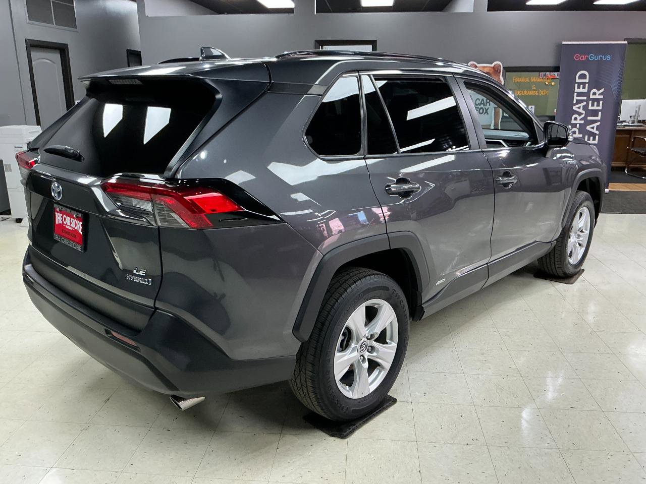 Used 2019 Toyota RAV4 LE AWD/4WD image 3