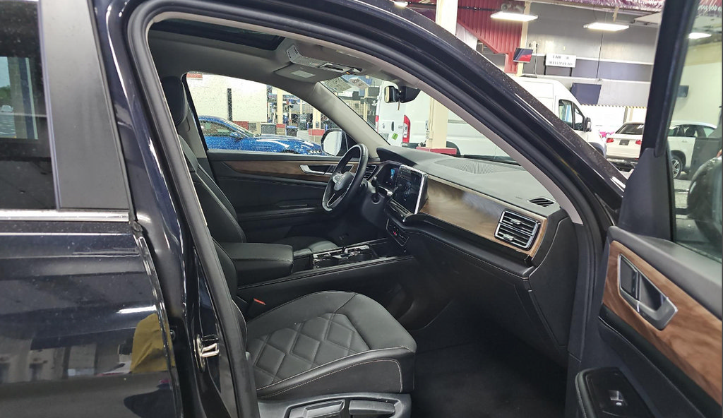 Used 2024 Volkswagen Atlas SE w/ Panoramic Sunroof Package AWD/4WD image 25
