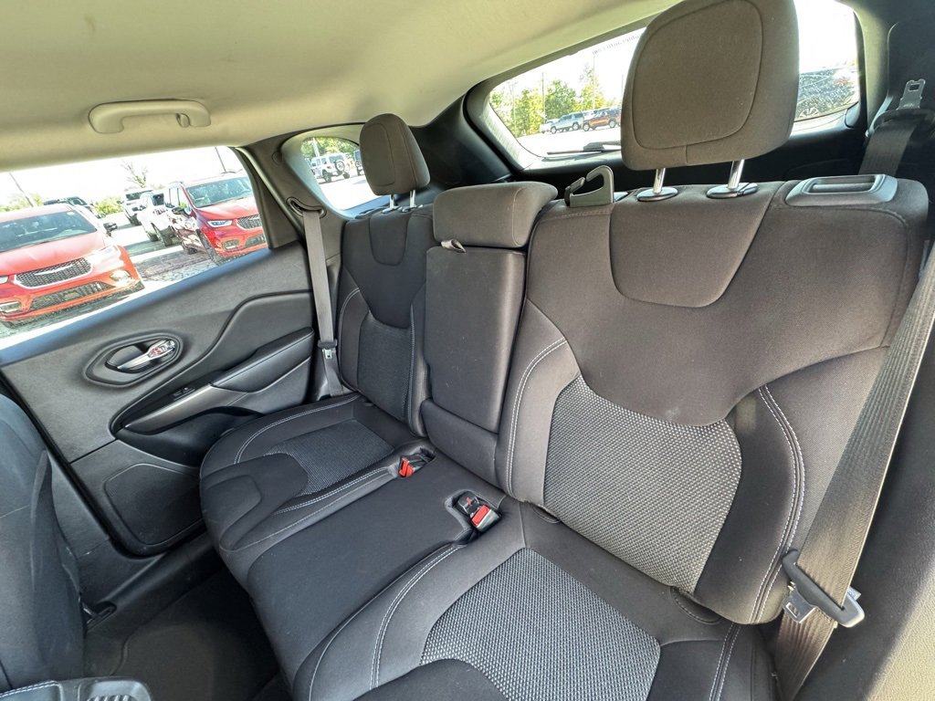 Used 2021 Jeep Cherokee Latitude image 12