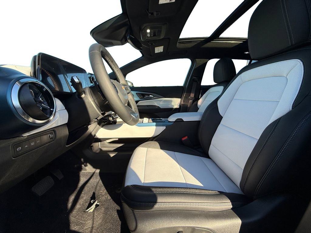 New 2026 Chevrolet Equinox EV LT image 9