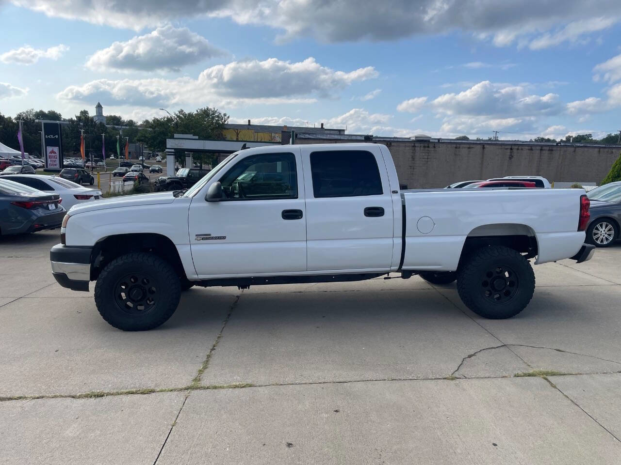 Used 2006 Chevrolet Silverado 2500 LT w/ Heavy-Duty Power Package image 7