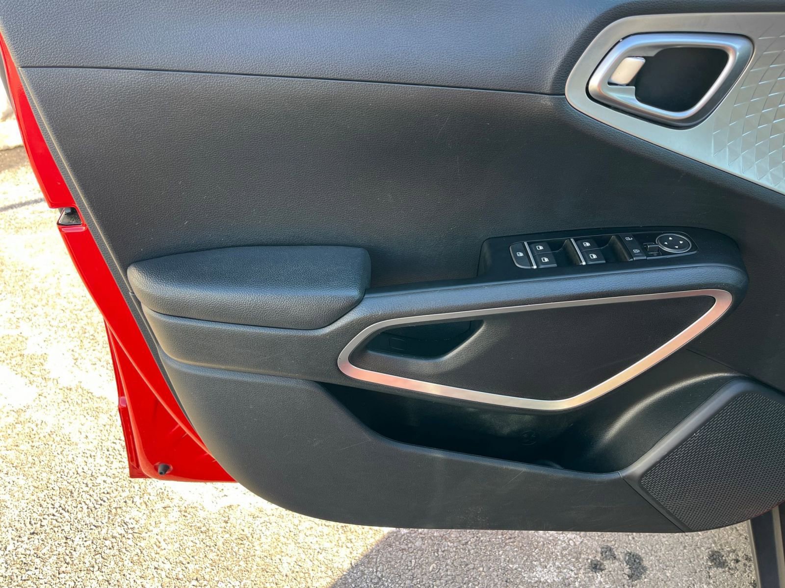 Used 2025 Kia Soul LX w/ LX Technology Package image 18