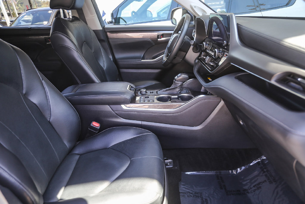 Used 2024 Toyota Highlander Limited AWD/4WD image 13