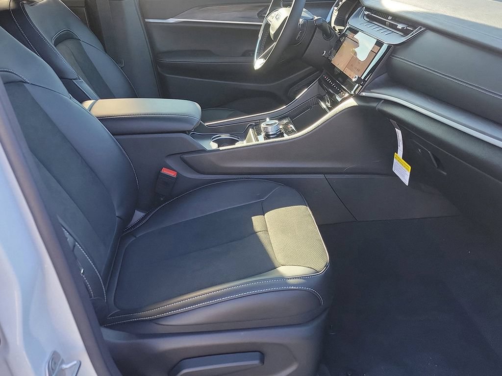 New 2026 Jeep Grand Cherokee Altitude AWD/4WD image 19