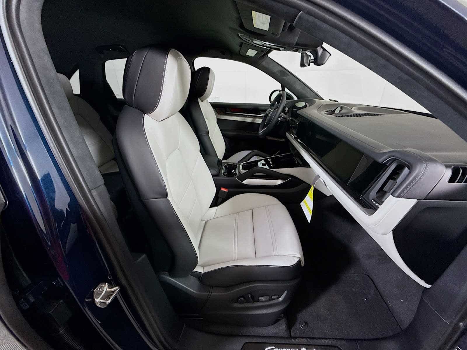 New 2025 Porsche Cayenne Turbo AWD/4WD image 21