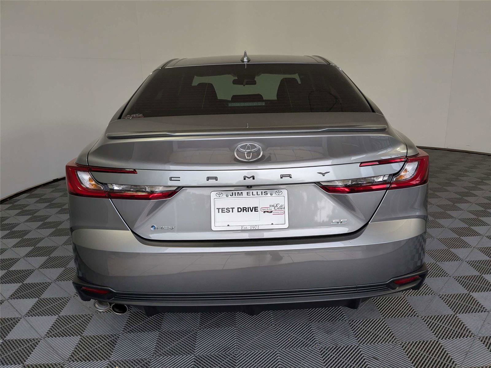 Used 2025 Toyota Camry SE FWD image 6