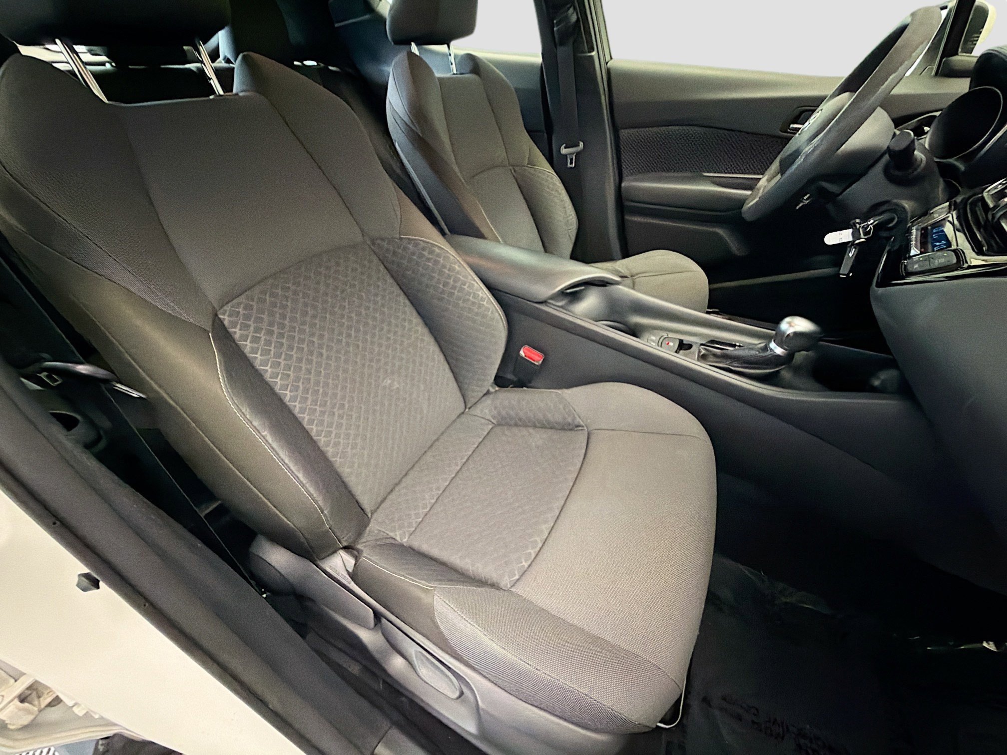 Used 2020 Toyota C-HR LE FWD image 15