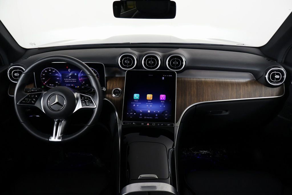 Certified 2025 Mercedes-Benz GLC 300 image 8