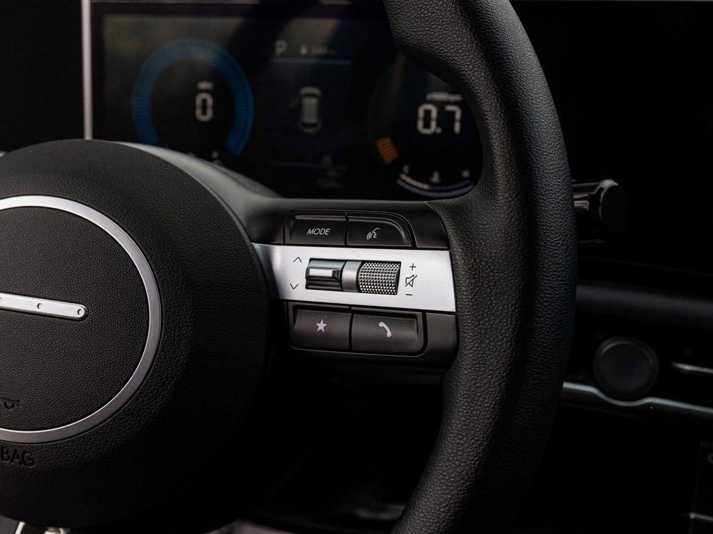 Used 2025 Hyundai Tucson SE image 24