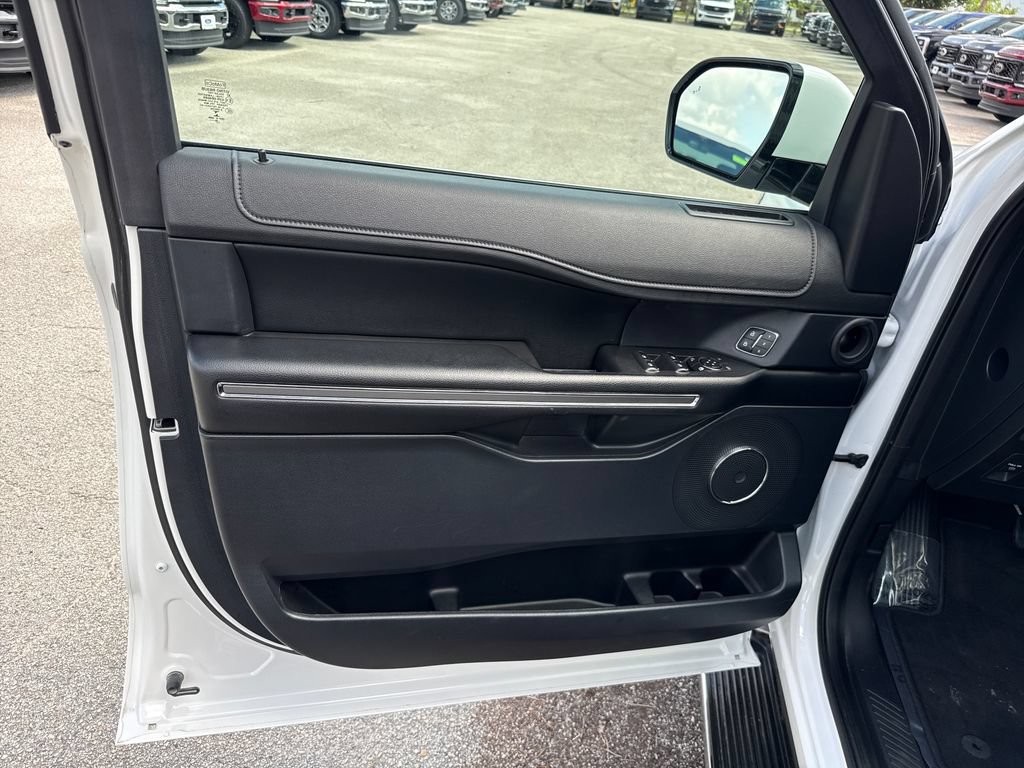 Used 2020 Ford Expedition Max XLT w/ Equipment Group 202A RWD image 14
