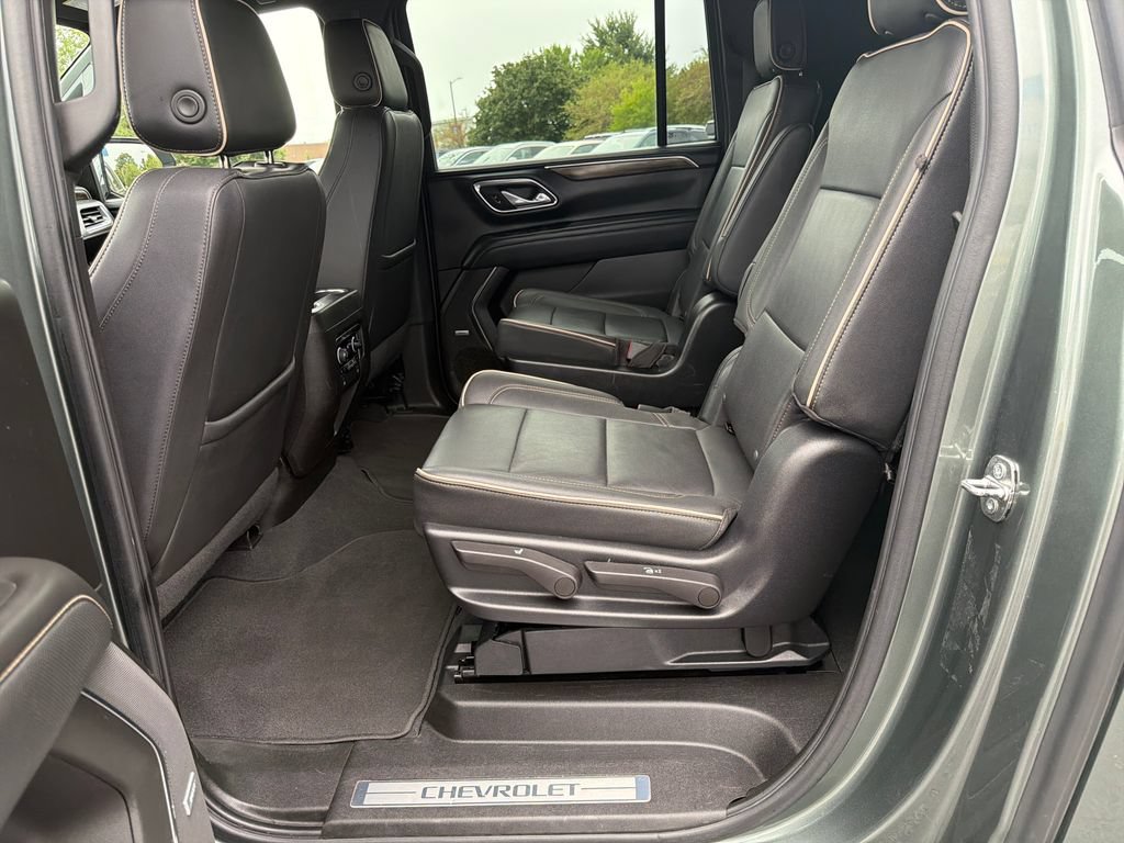 Used 2023 Chevrolet Suburban Premier AWD/4WD image 26