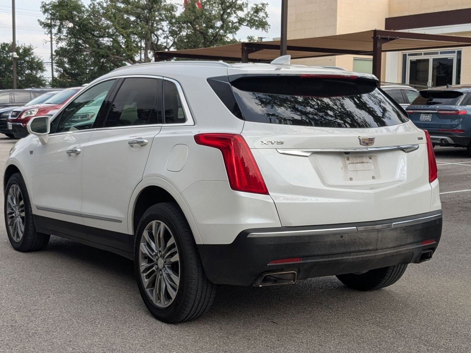 Used 2017 Cadillac XT5 Premium Luxury FWD image 5
