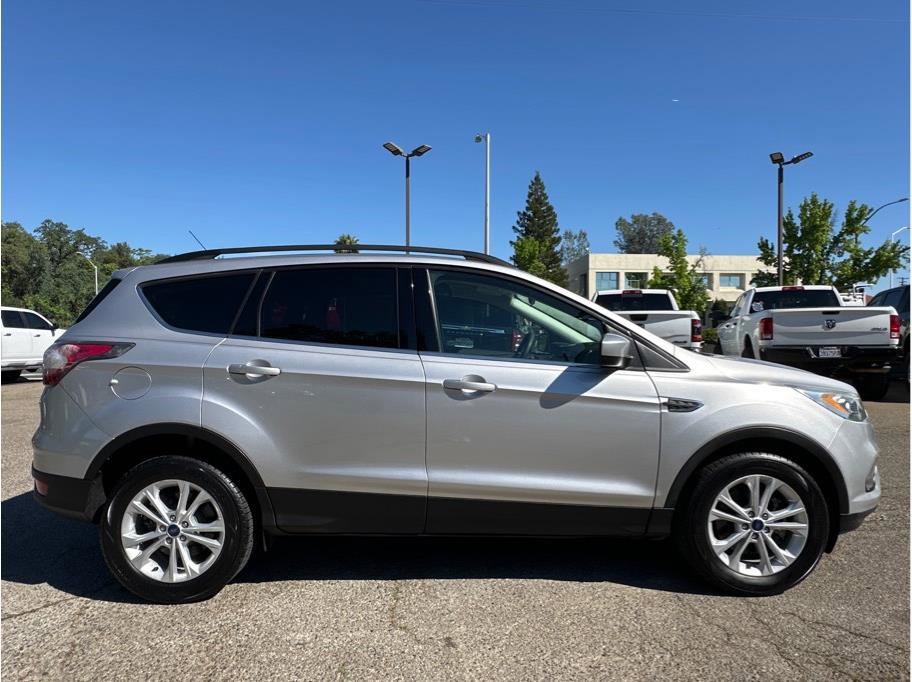 Used 2017 Ford Escape SE w/ Equipment Group 201A AWD/4WD image 9