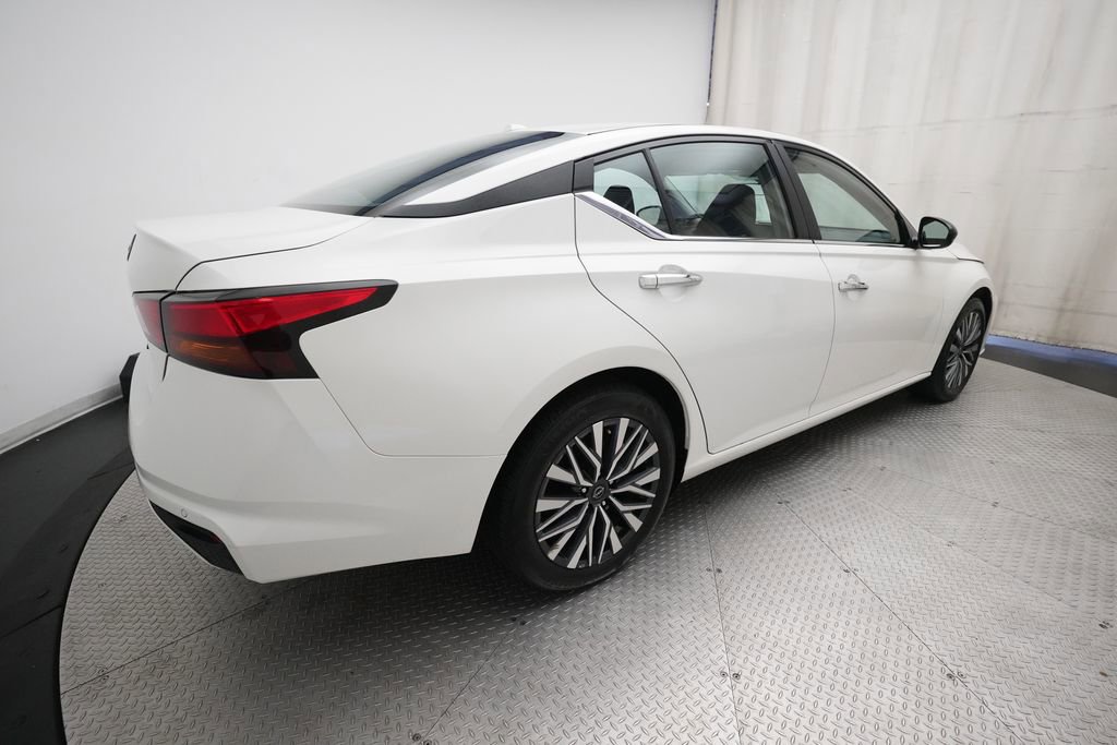 Used 2025 Nissan Altima 2.5 SV FWD image 34