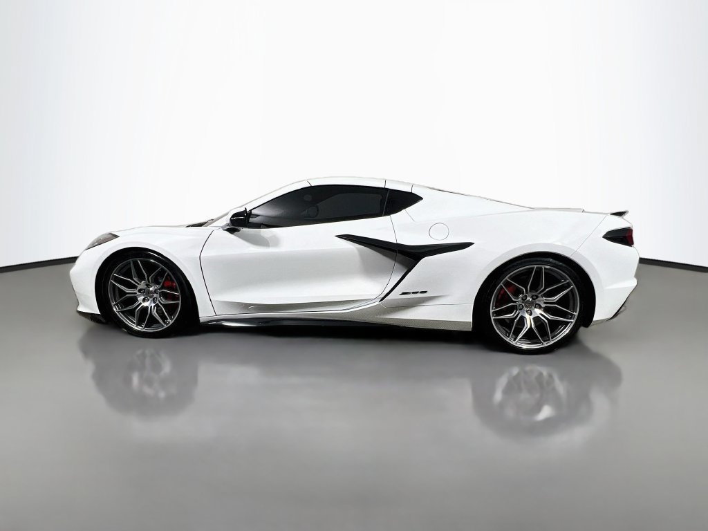 Used 2023 Chevrolet Corvette Z06 RWD image 6