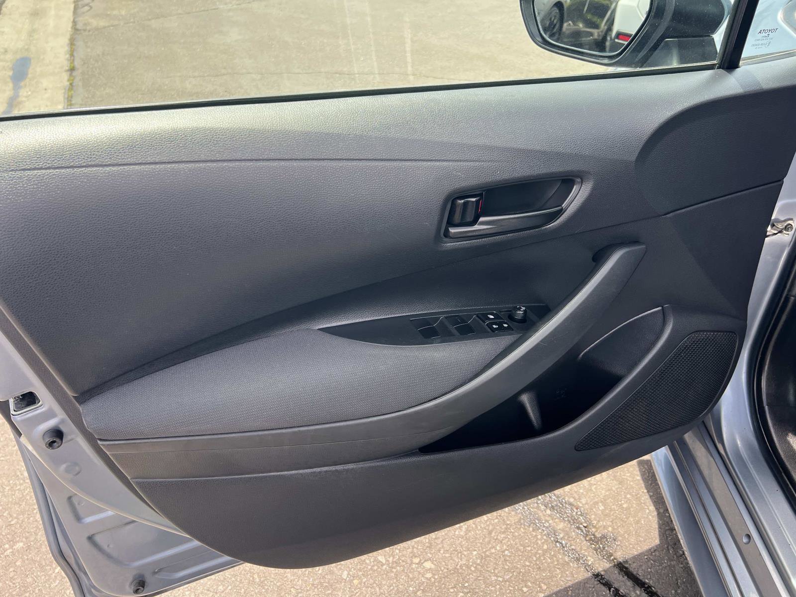 Used 2023 Toyota Corolla LE image 6