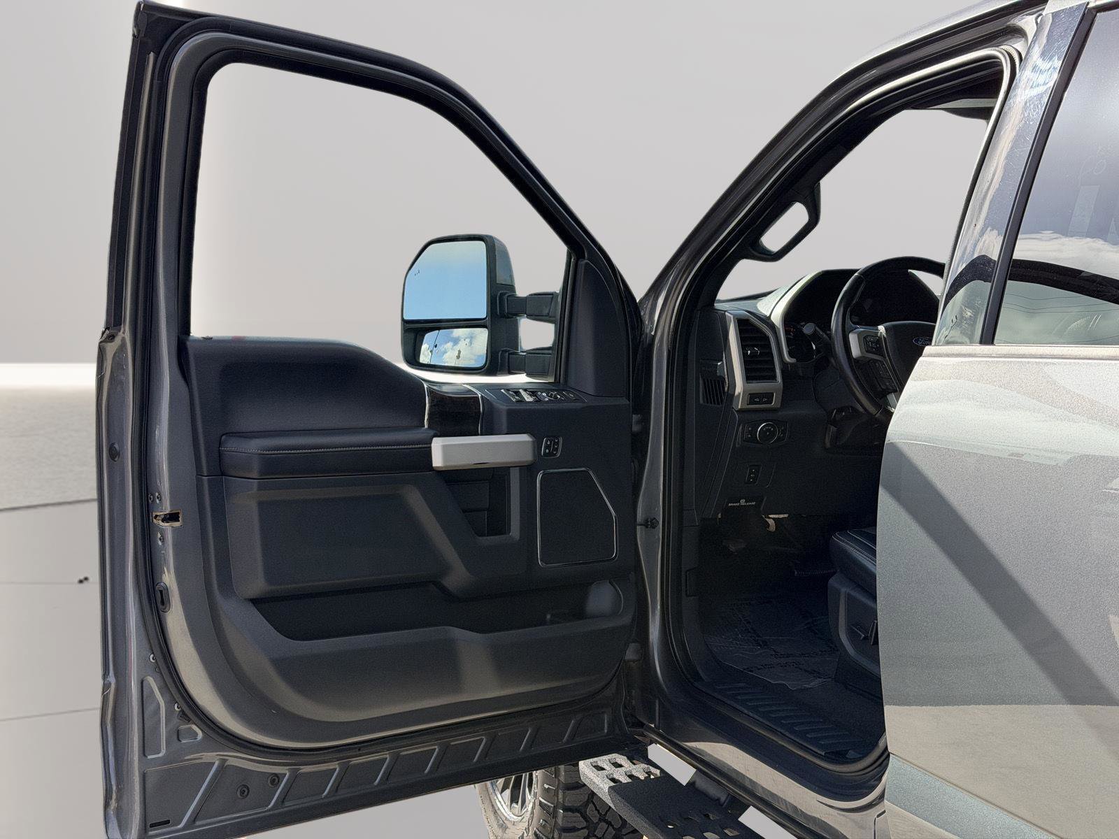 Used 2022 Ford F250 Lariat w/ Tremor Off-Road Package image 16