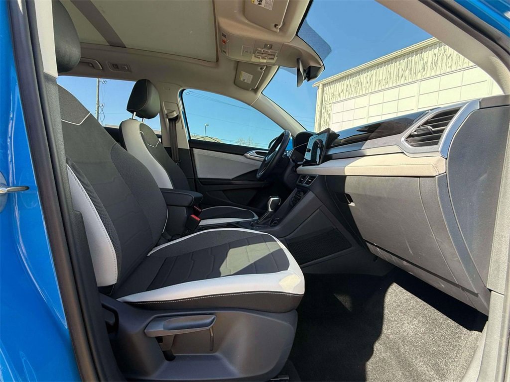Used 2025 Volkswagen Taos SE w/ Panoramic Sunroof Package image 13