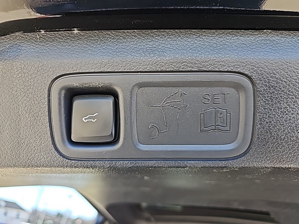 Used 2022 Ford Expedition XLT image 25