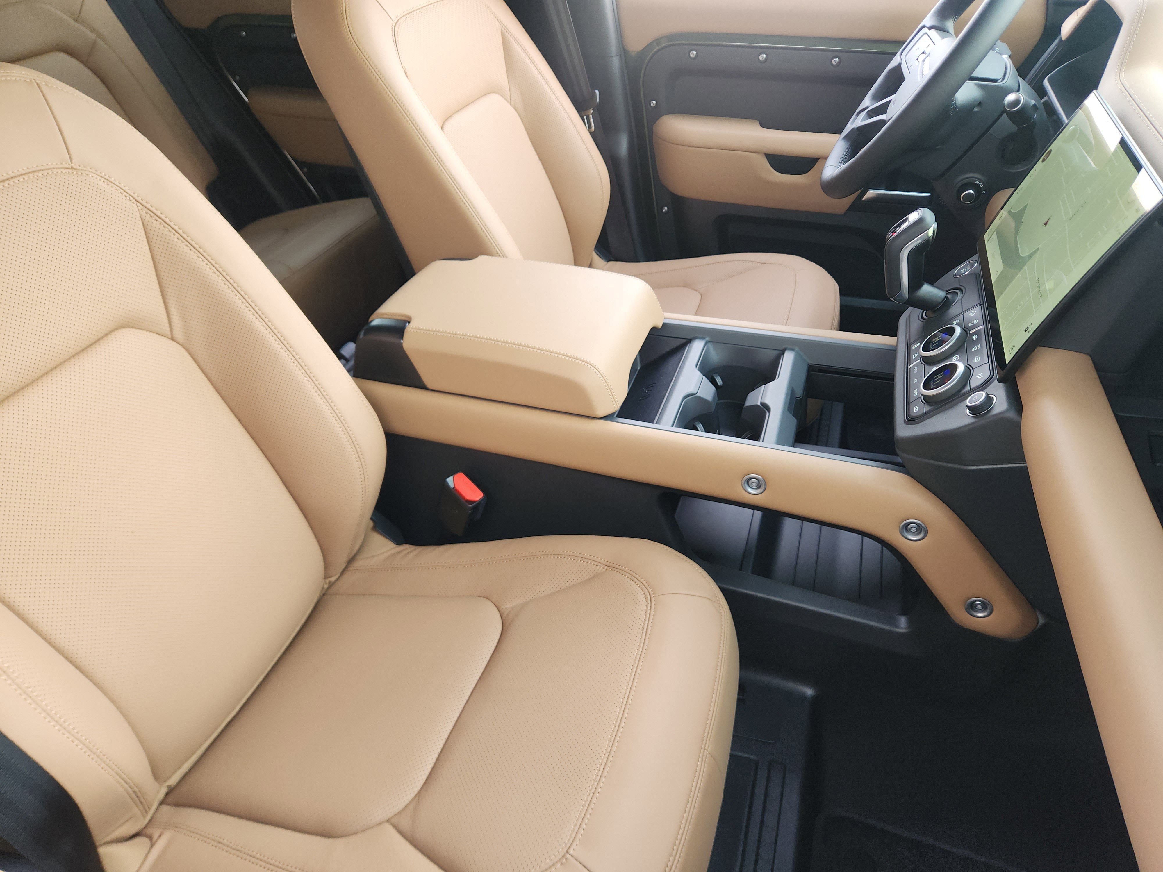 New 2026 Land Rover Defender 110 X-Dynamic SE image 14