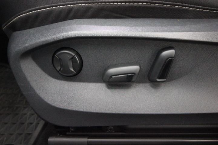 Used 2022 Volkswagen Taos SE w/ Panoramic Sunroof Package AWD/4WD image 14