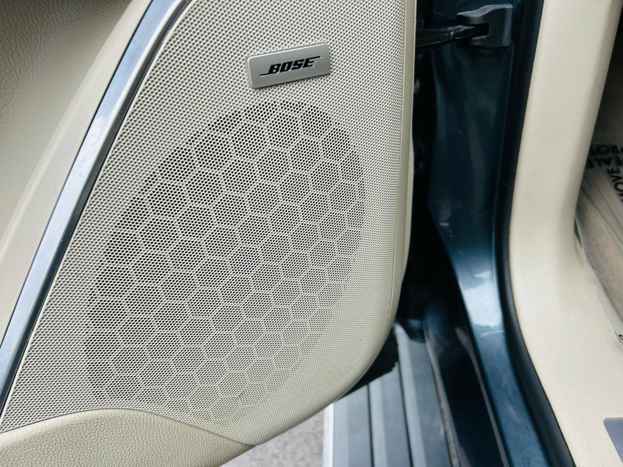 Used 2019 Cadillac Escalade Premium Luxury image 17