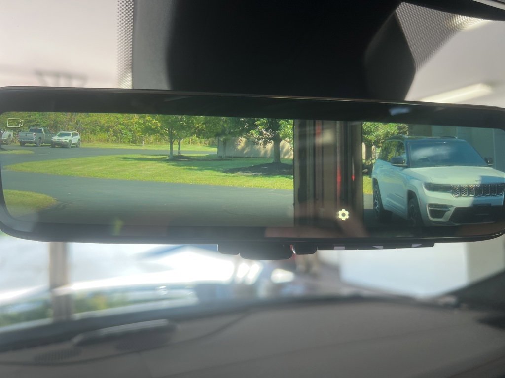 Used 2023 Jeep Grand Cherokee Summit image 21