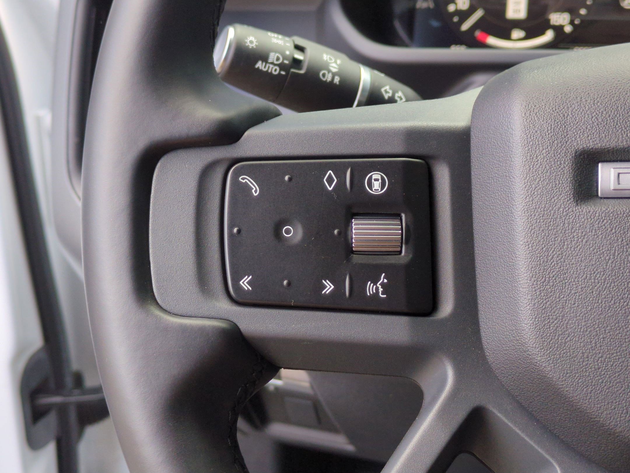 Used 2024 Land Rover Defender 110 X-Dynamic SE image 16