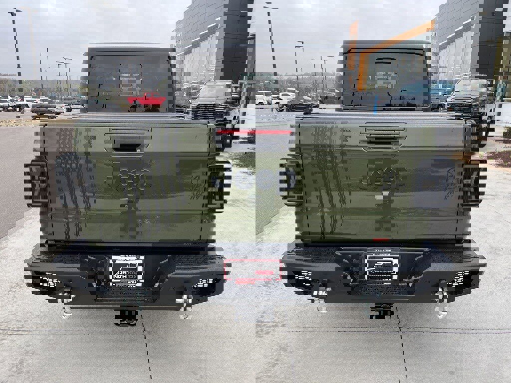 Used 2023 Jeep Gladiator Willys image 18