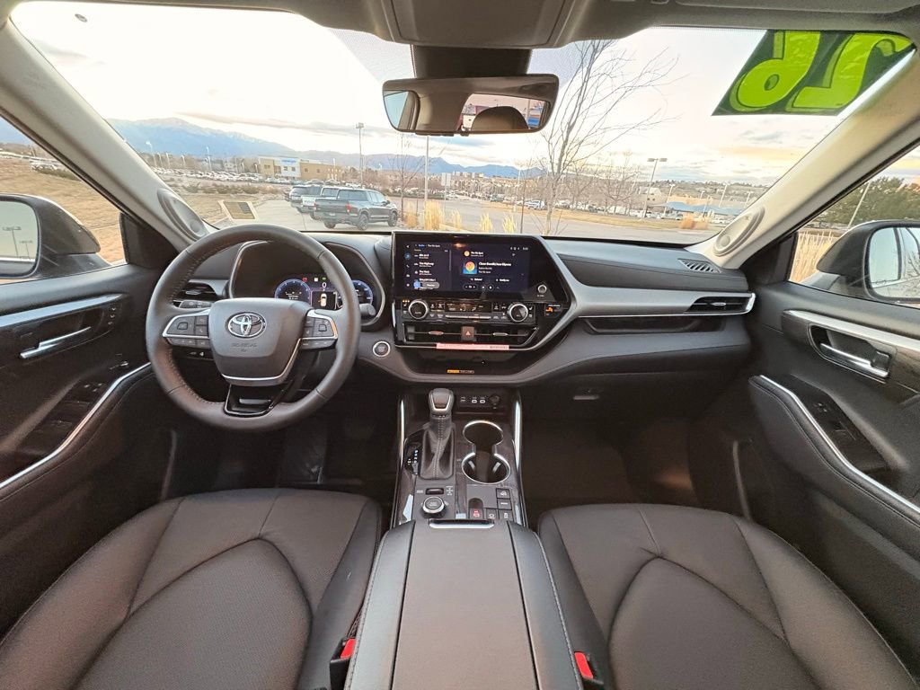 Used 2026 Toyota Highlander Limited image 11