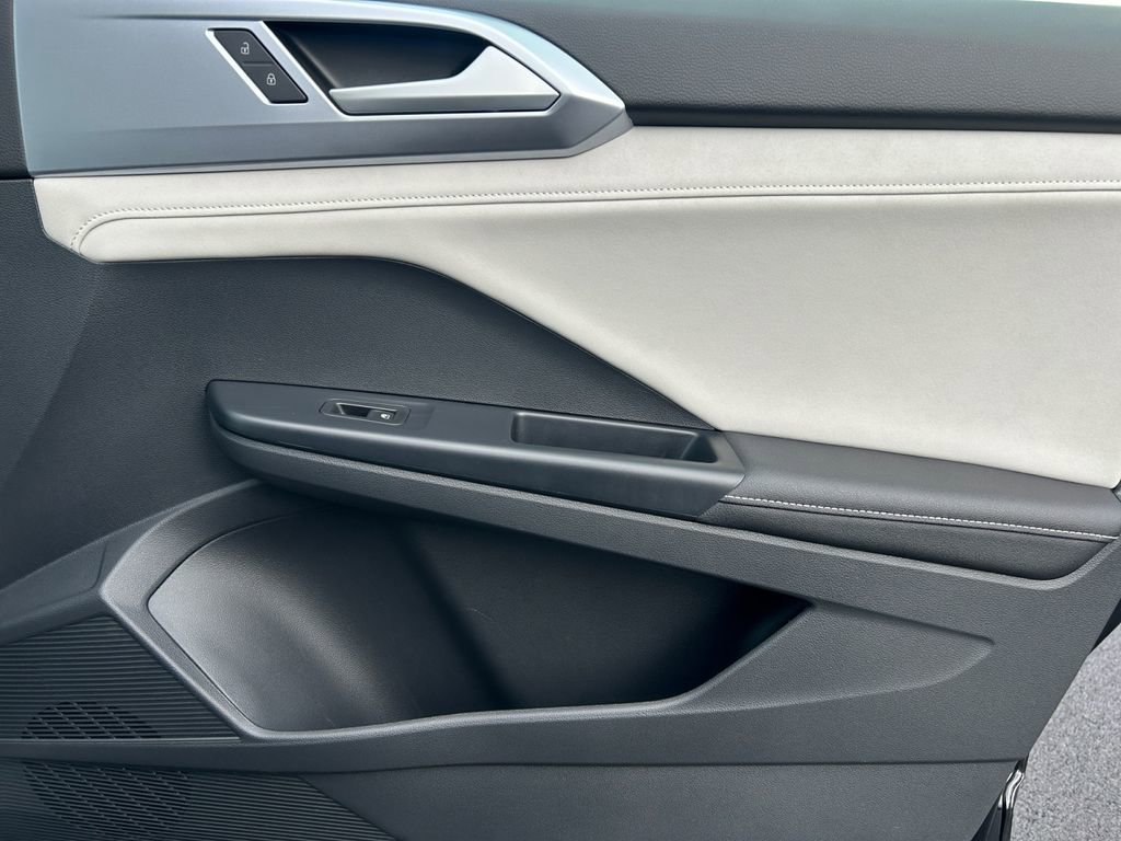 Used 2025 Volkswagen Taos SE AWD/4WD image 25