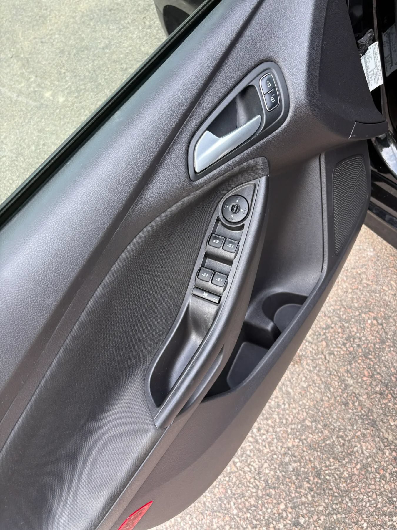 Used 2015 Ford Focus SE w/ SE Sport Package FWD image 38