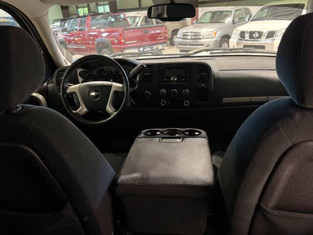 Used 2010 Chevrolet Silverado 2500 LT AWD/4WD image 19