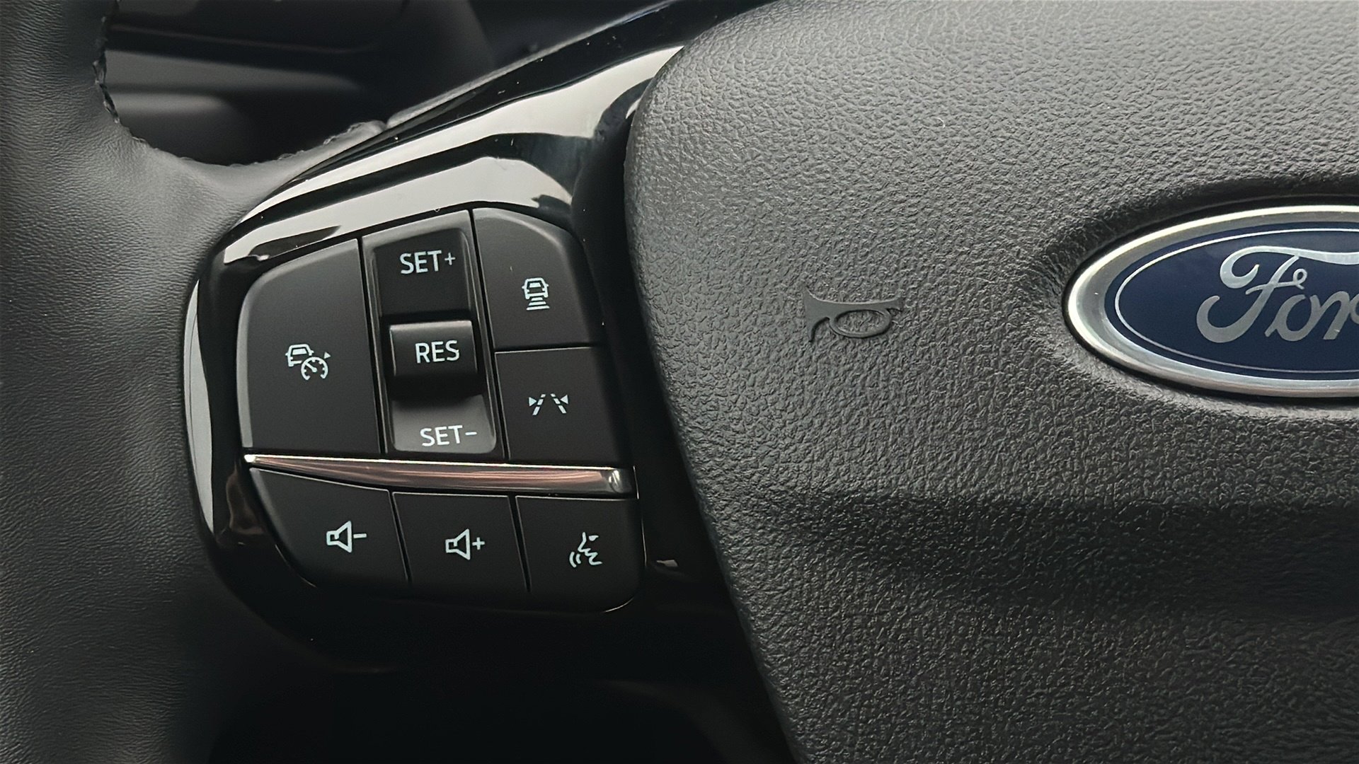 Used 2025 Ford Escape Platinum image 17