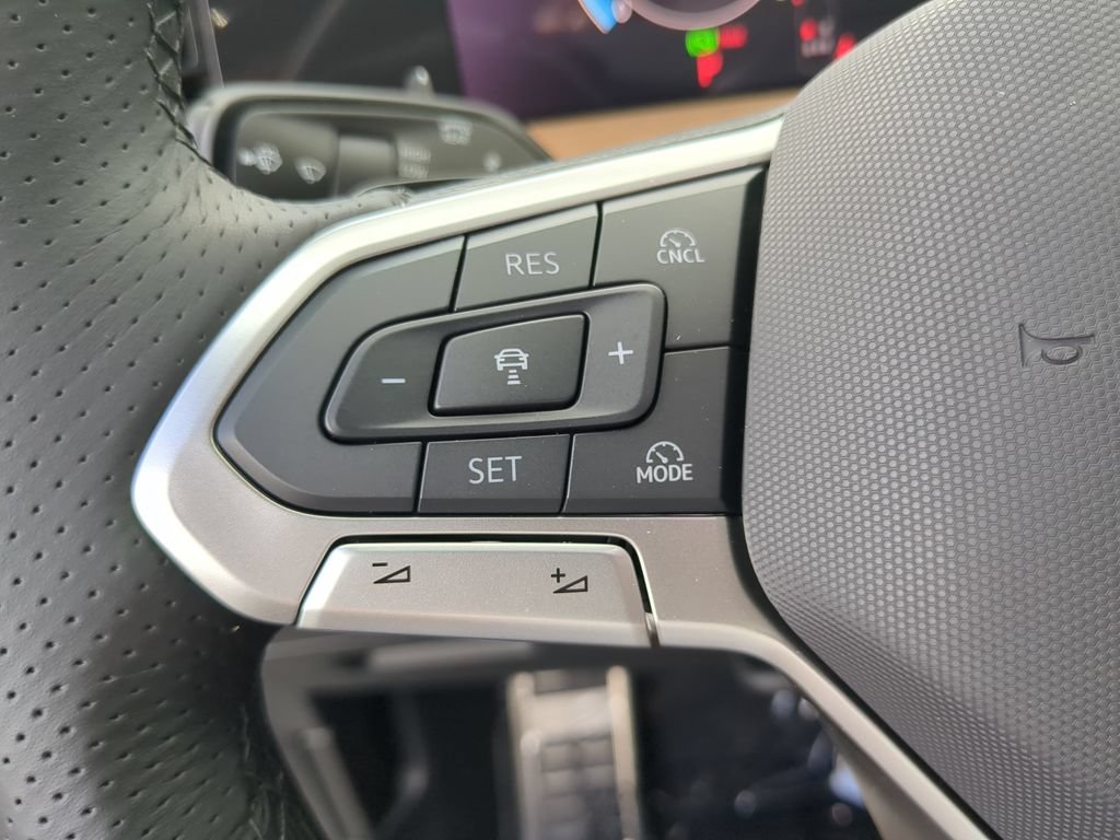 New 2026 Volkswagen Tiguan SEL R-Line AWD/4WD image 28