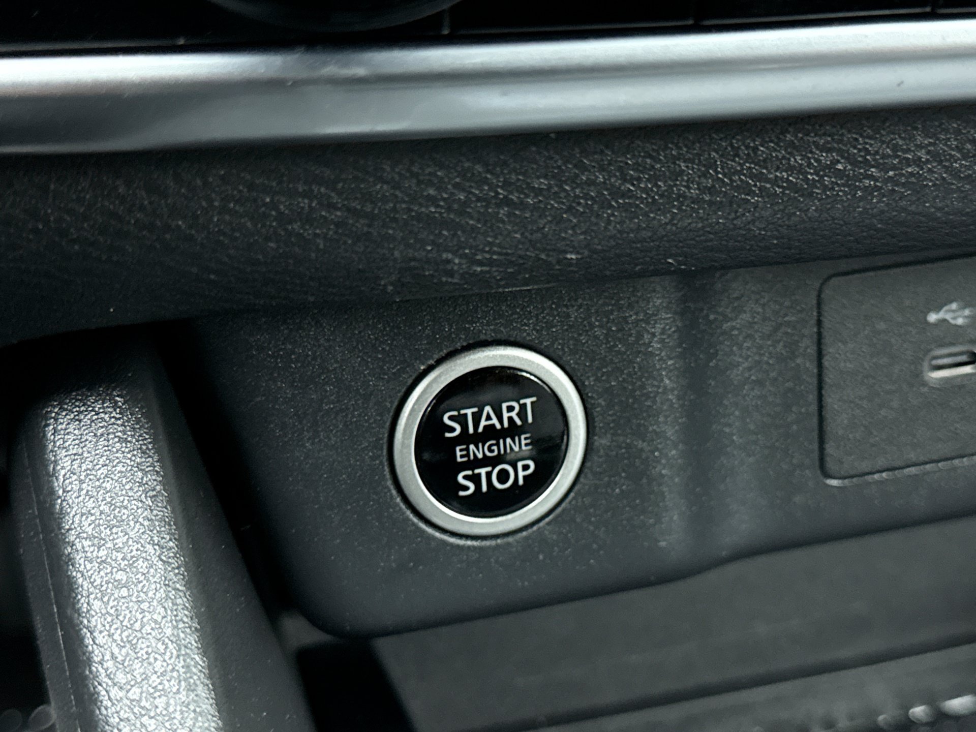 Used 2023 Nissan Rogue SV AWD/4WD image 19