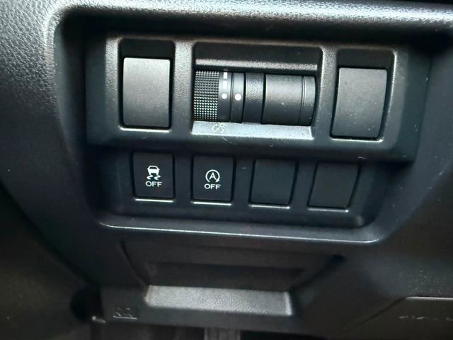 Used 2020 Subaru Crosstrek 2.0i Premium image 12