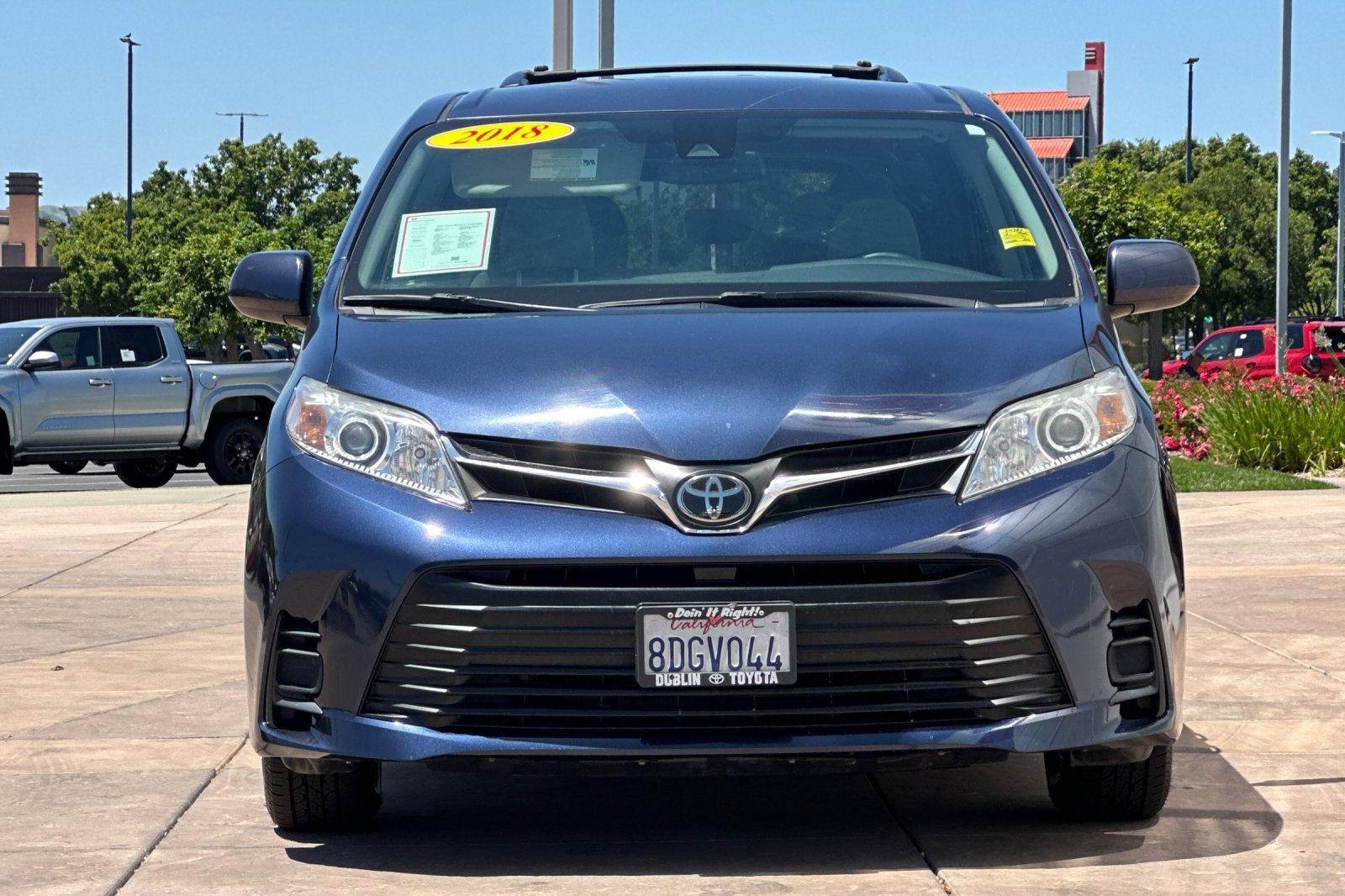 Certified 2018 Toyota Sienna LE w/ Carpet Mat Package FWD image 11