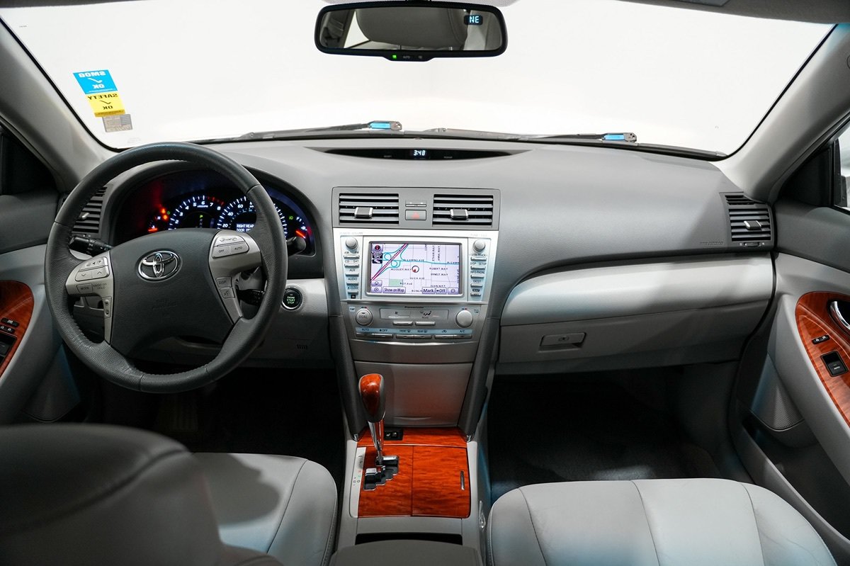 Used 2011 Toyota Camry XLE w/ SE/XLE Extra-Value Pkg FWD image 17