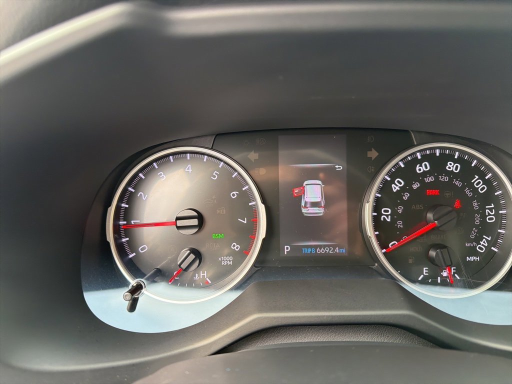 Used 2021 Toyota RAV4 XLE w/ Convenience Package image 11